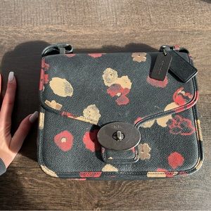 Coach crossbody in amazing shape